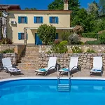 Emma, A Charming In An Idyllic Location Ner The Sea * Strmac