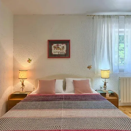 Casa de Férias Emma, A Charming In An Idyllic Location Ner The Sea Strmac