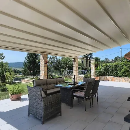 Emma, A Charming In An Idyllic Location Ner The Sea Strmac