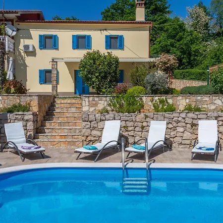 Emma, A Charming In An Idyllic Location Ner The Sea * Strmac
