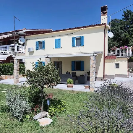 Hébergement de vacances Emma, A Charming In An Idyllic Location Ner The Sea