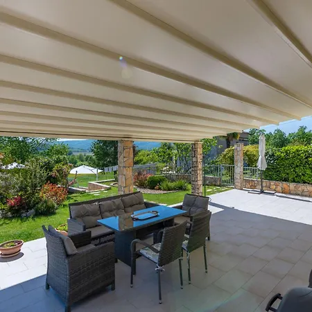 Emma, A Charming In An Idyllic Location Ner The Sea Strmac